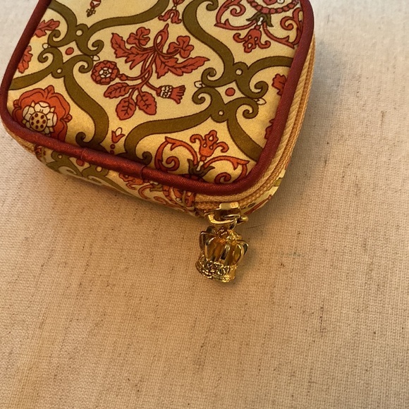 Pill case - Picture 3 of 6